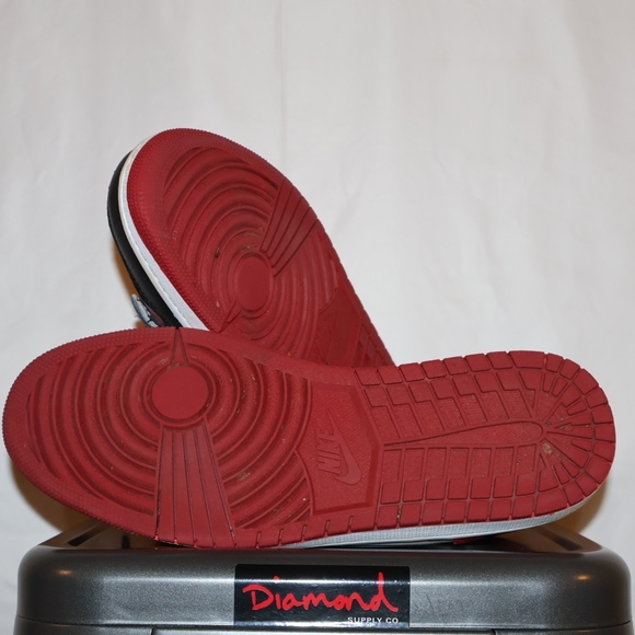 Air Jordan 1 Retro High OG "Bred" - Picture 5 of 9